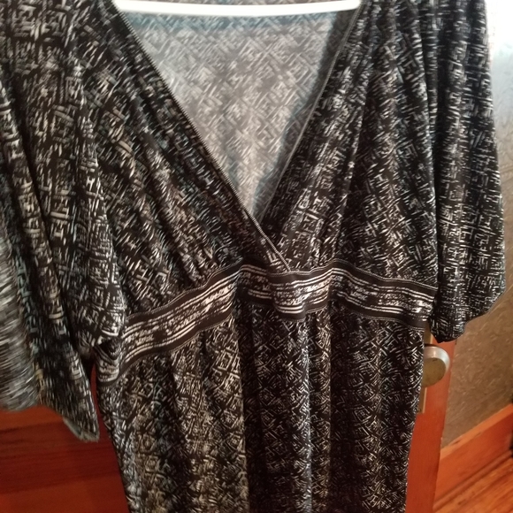 Studio M.  Black/white print top.  Size 1X - Picture 4 of 4